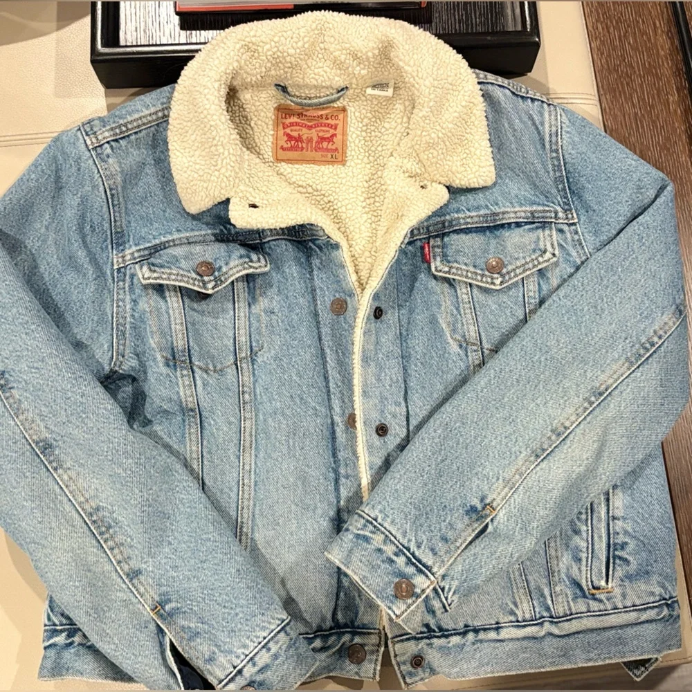 Levi's Blue Denim Jacket with Sherpa Lining - Picture 1 of 5